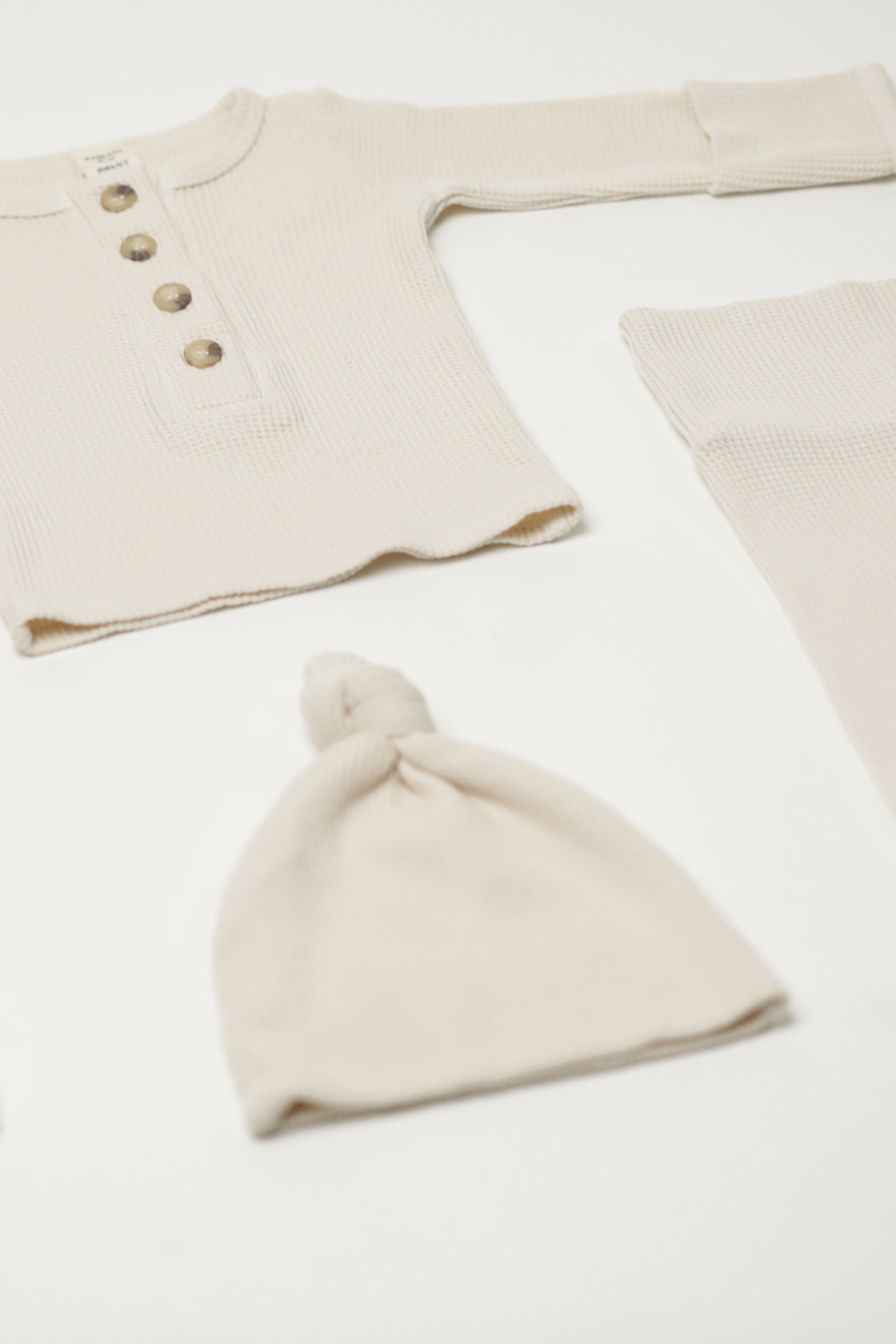 BEATRIZ || CONJUNTO DE PARTE SUPERIOR E INFERIOR HENLEY DE MANGA LARGA TÉRMICO PARA NIÑOS || LILAS
